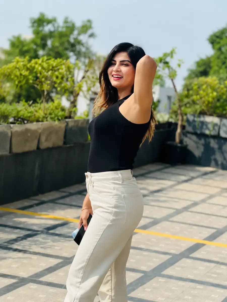 Pihu (Mature Housewife) Kolkata escort profile